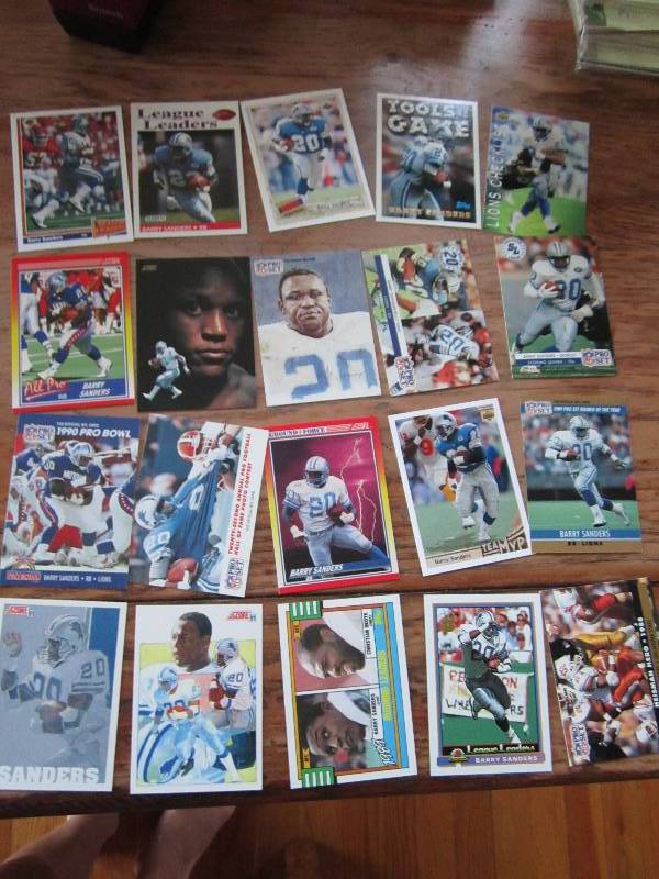 lot 32 image: 20 Barry Sanders cards...
