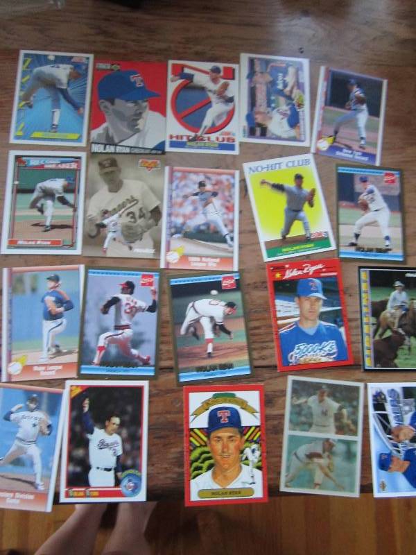 lot 34 image: 1970-1979 Twins cards...