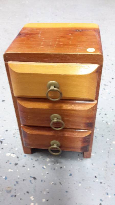 Dollhouse dresser