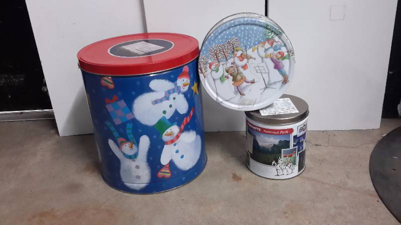 Holiday tins assortment