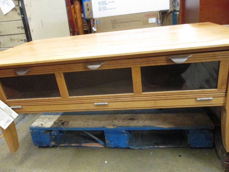 lot 2 image: table with tags 46 wide 22 deep 1...