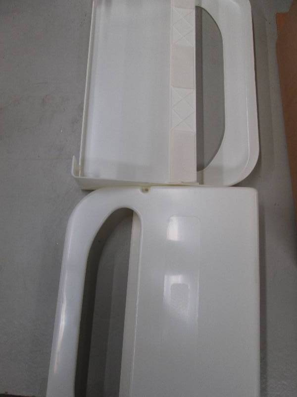 lot 43 image: 7 boxes of 2 half fold toilet seat ...
