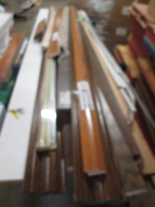 lot 212 image: lots of pcs of misc trim ...
