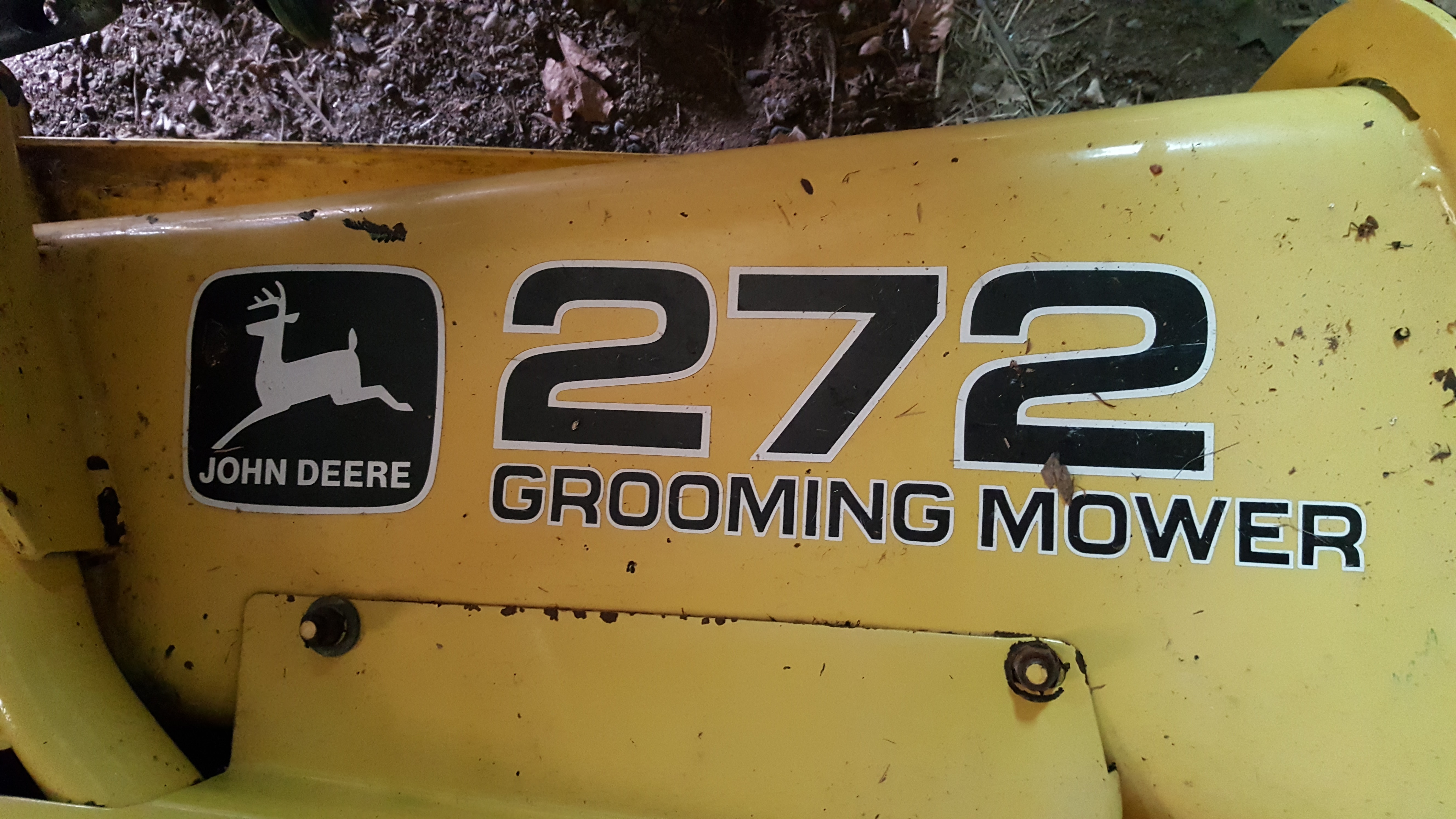 lot 13 image: JD 272 grooming mower with 3 pt hitch, 2 blades - very nice
