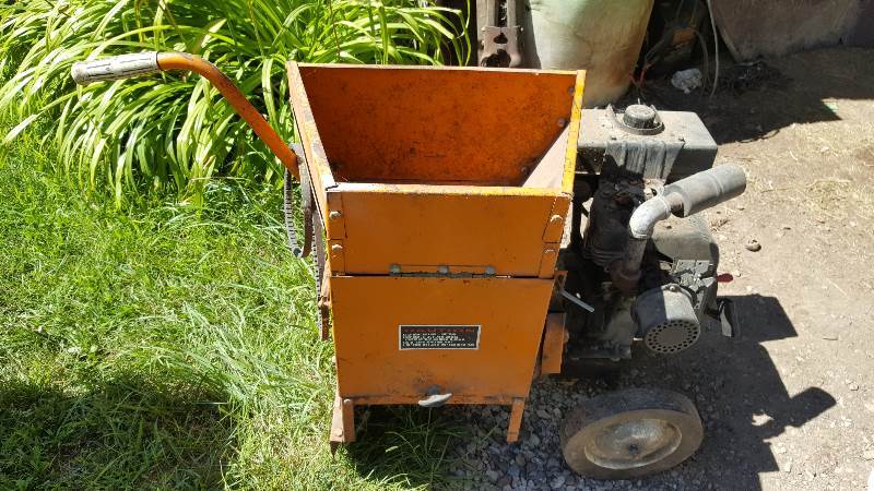 lot 21 image: Gas  Shredder  (for dirt-not a chipper)