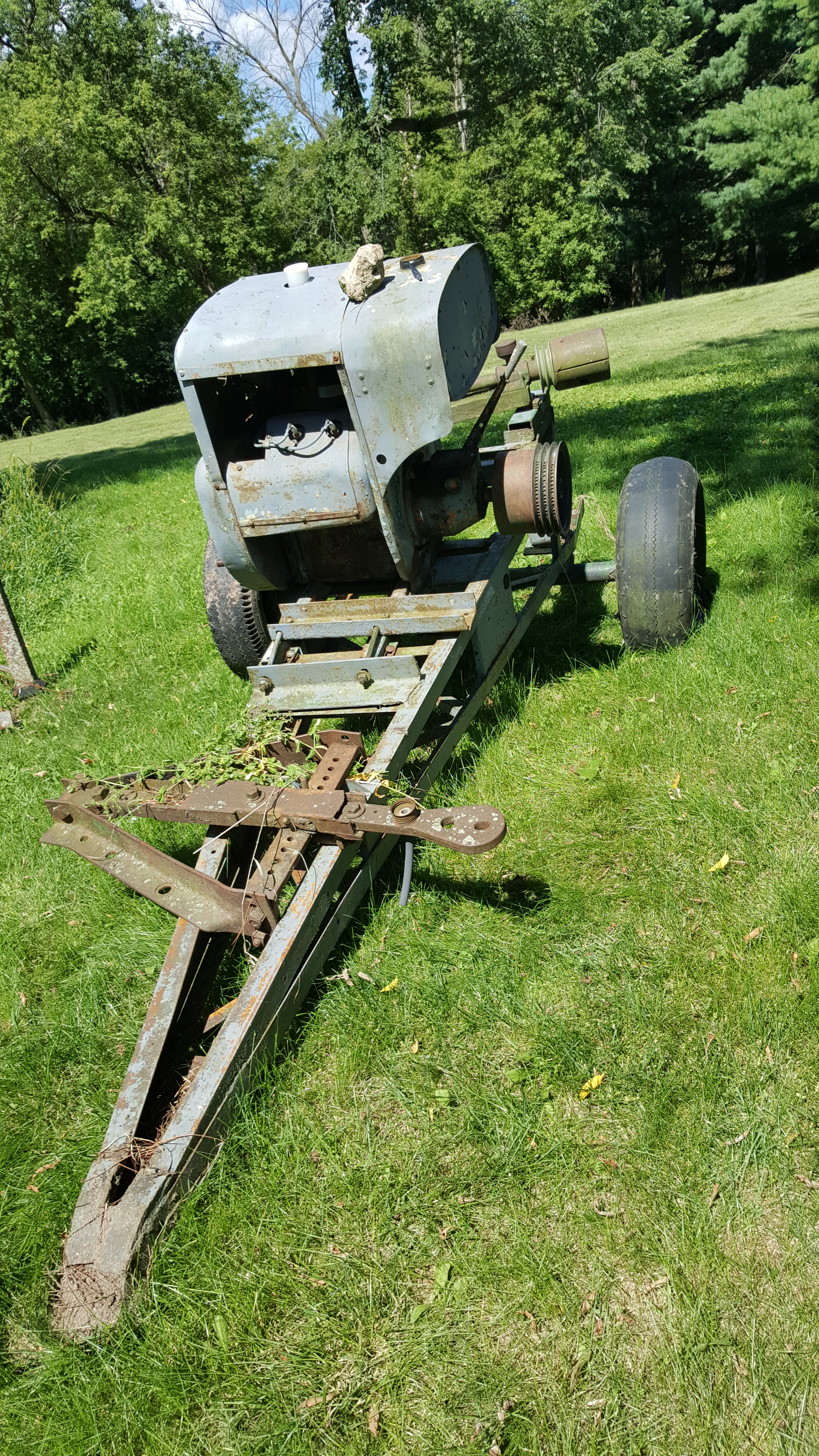 lot 20 image: Saw Rig  Wisconsin 4-cylinder Engine with clutch