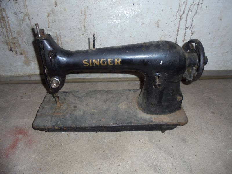Singer Sewing Machine, 12x21