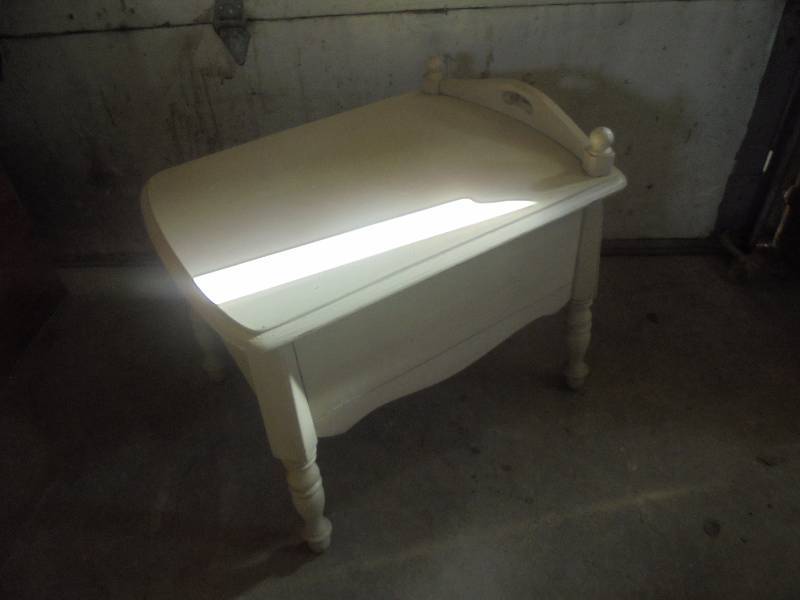 White Wood End Table, 20x21x26