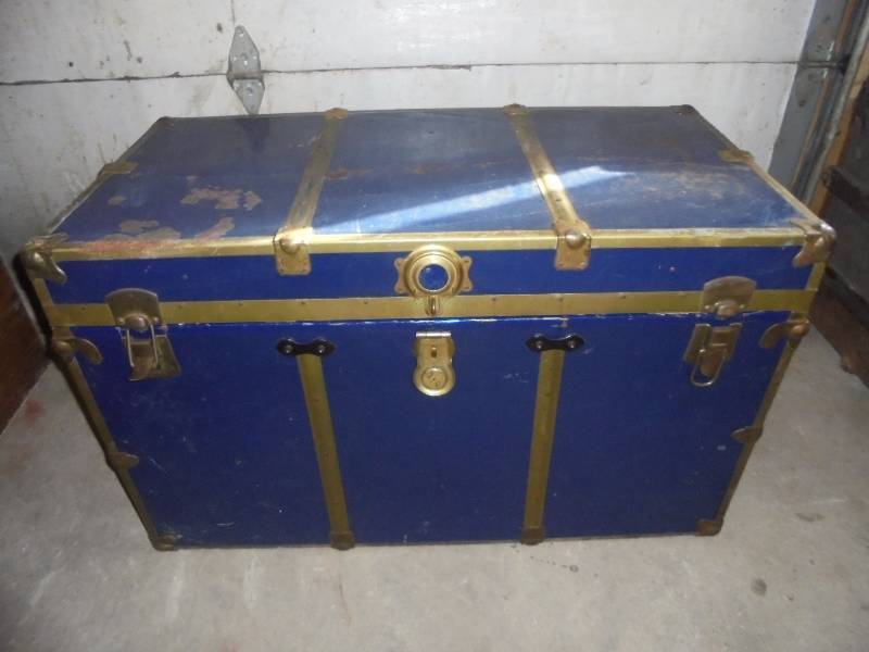 Blue Trunk, 24x40x21