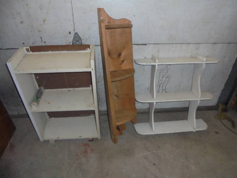 Lot - Wood Shelves