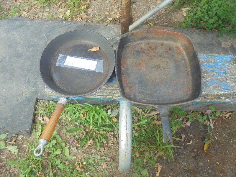 Pair - Cast Iron Fry Pans - Classic Gourmet