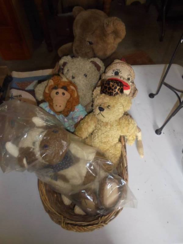 Lot - Boyd Bear Cow (New), Alf, etc in Basket
