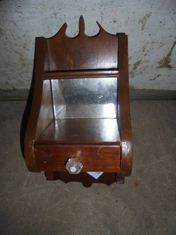 Lot - Wod Shelf wit glass knob (15x7)