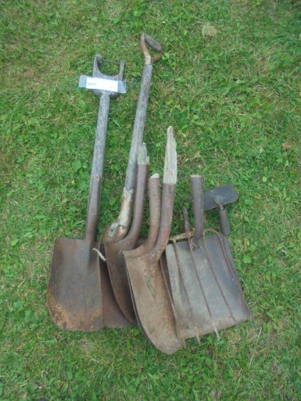 Lot - Shovels