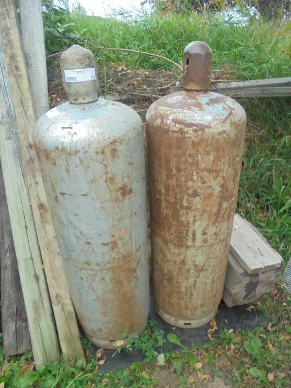 Pair - Propane Tanks