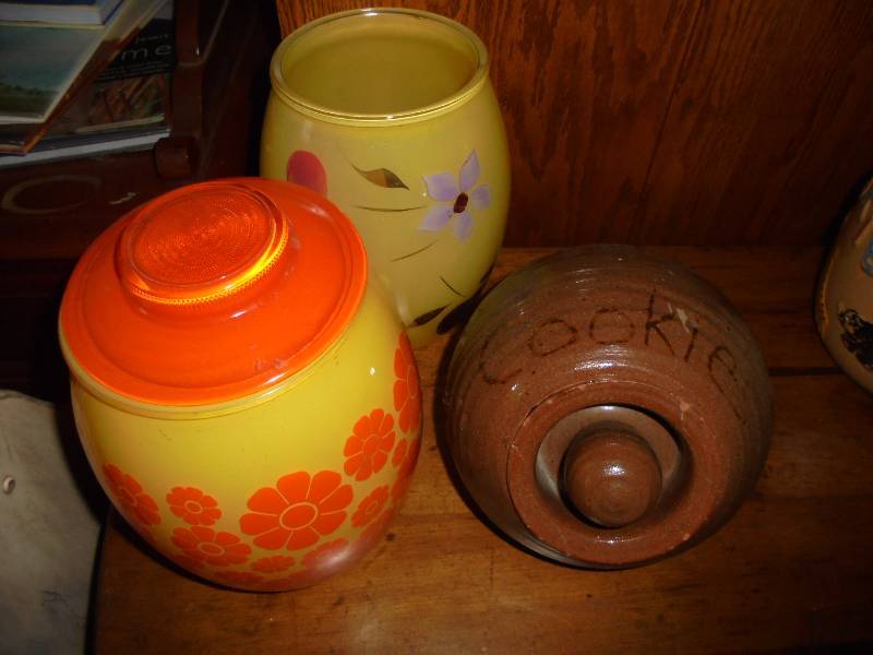 Lot - Cookie Jars (Yellow, etc)
