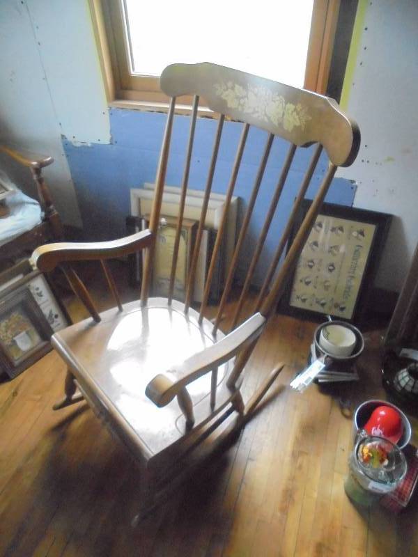 Wood Rocking Chair, 41x32