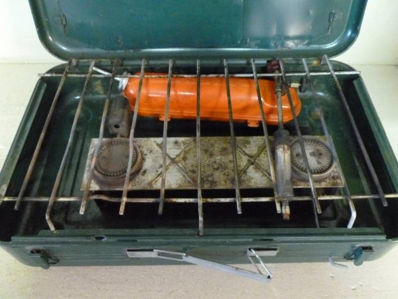 lot 14 image: Camp Stove