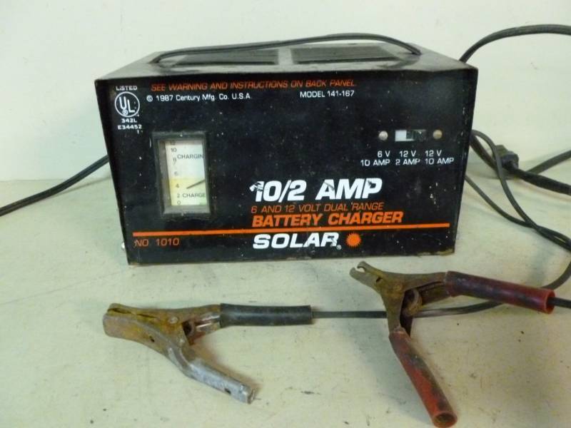 lot 22 image: Battery Charger