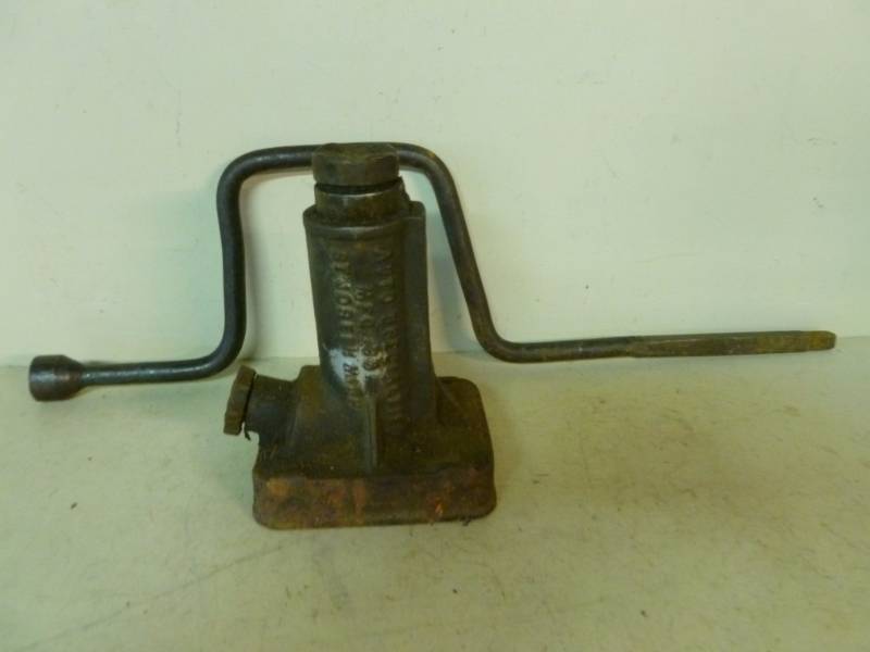 lot 24 image: Antique Jack