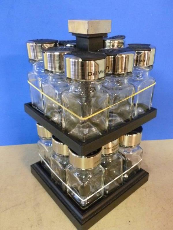 lot 33 image: Spice Rack