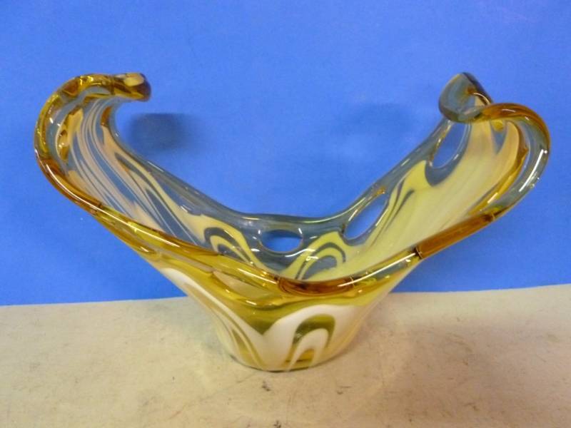 lot 35 image: Art Glass
