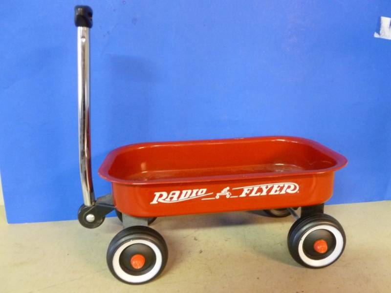 lot 40 image: Toy Wagon