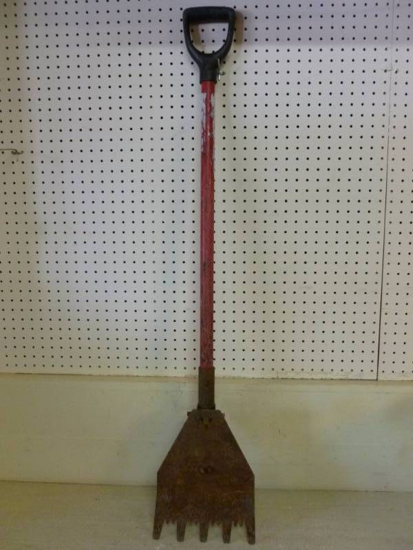 lot 43 image: Shingle Shovel