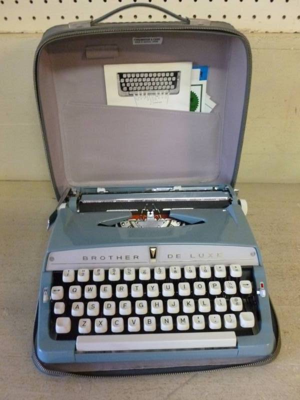 lot 44 image: Vintage Typewriter