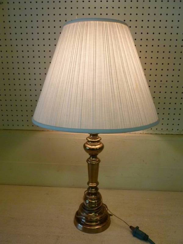 lot 46 image: Brass Lamp