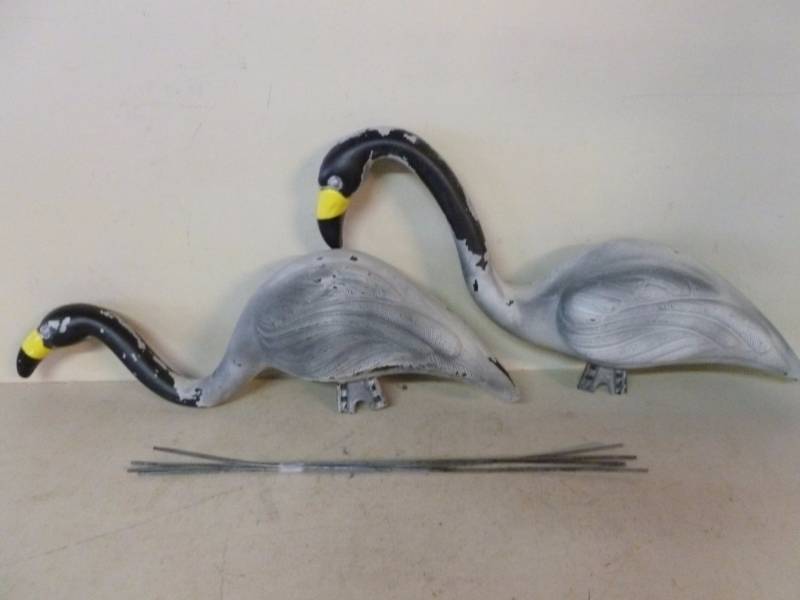 lot 50 image: Decoy