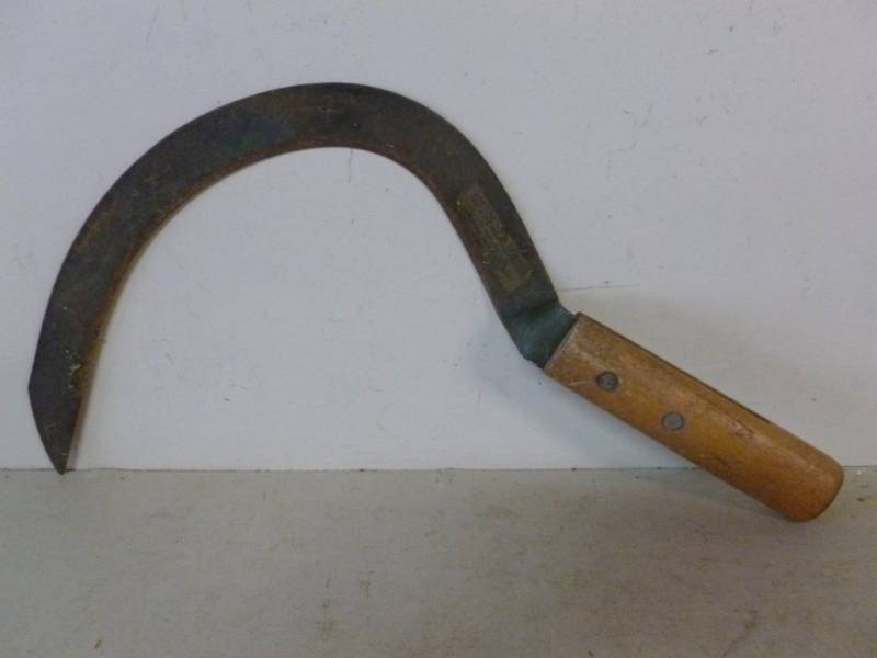 lot 108 image: Vintage Sickle Knife