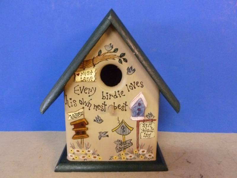 lot 128 image: Bird House