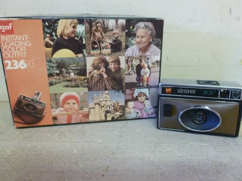 lot 140 image: Vintage Camera