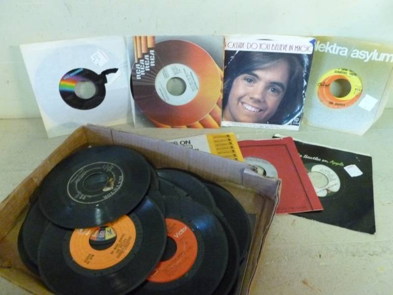 lot 152 image: Collectible 45s Records