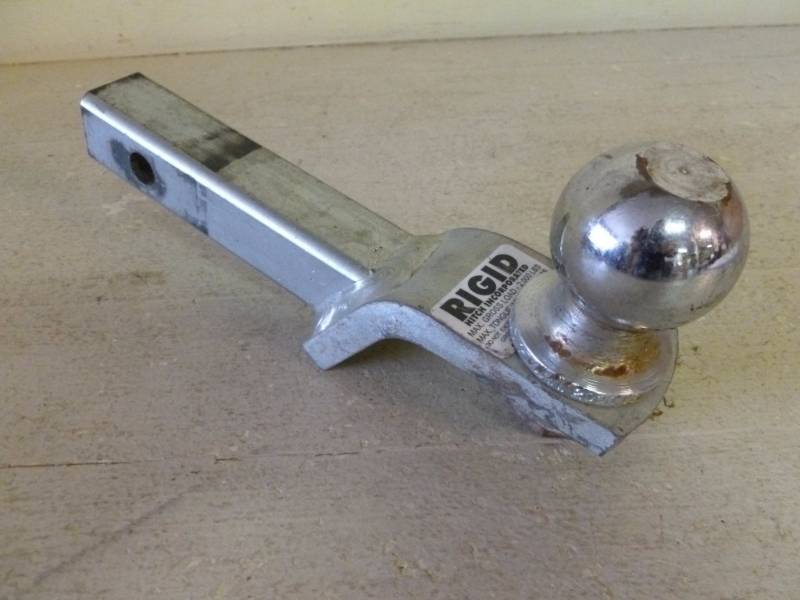 lot 198 image: Receiver Hitch