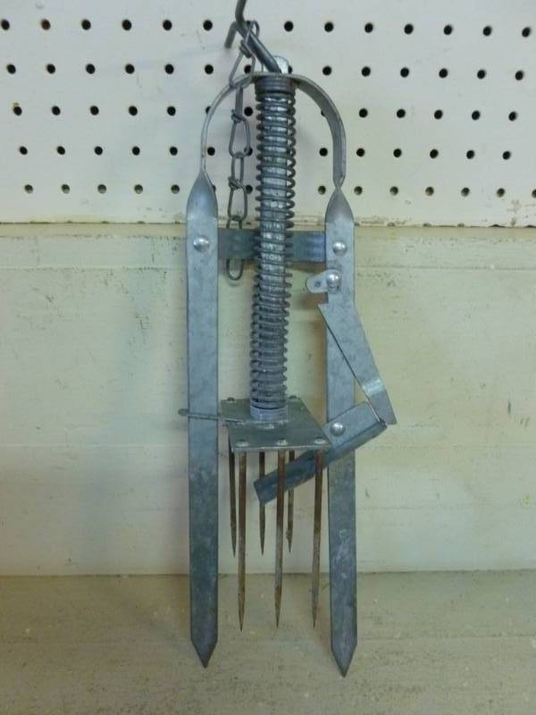 lot 203 image: Trap
