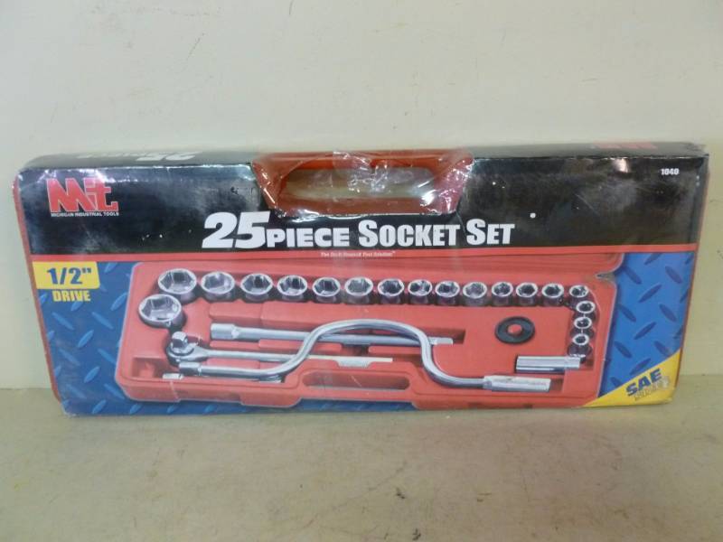 lot 249 image: Tool Set