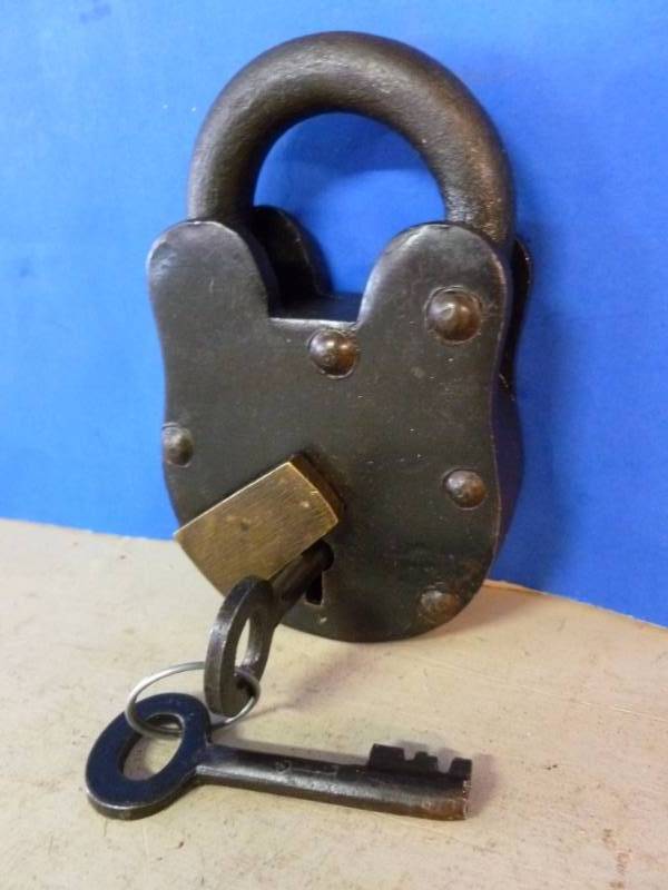 lot 252 image: Antique Lock