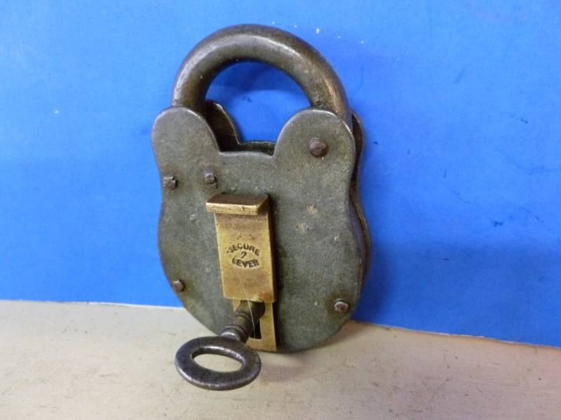 lot 253 image: Antique Lock
