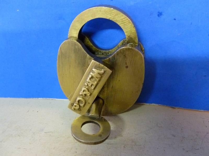 lot 254 image: Antique Lock