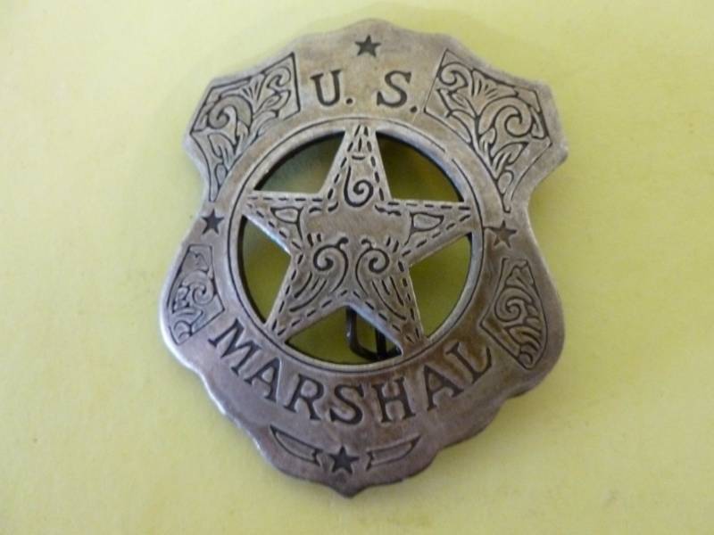 lot 255 image: Vintage Badge