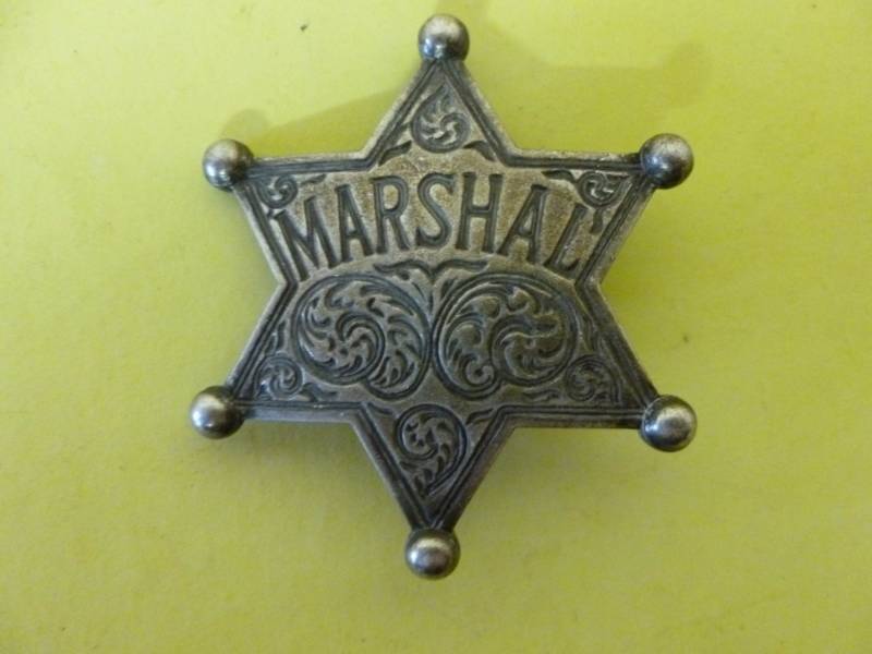 lot 256 image: Vintage Badge