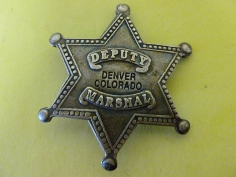 lot 257 image: Badge