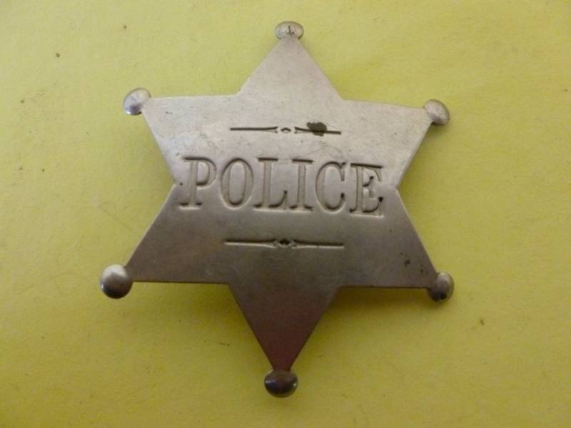 lot 261 image: Vintage Badge
