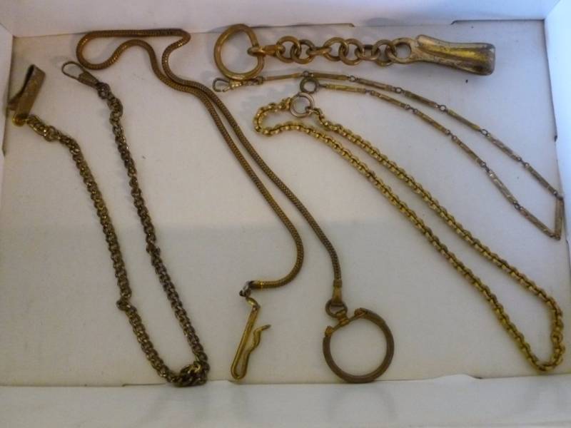lot 267 image: Vintage Jewelry
