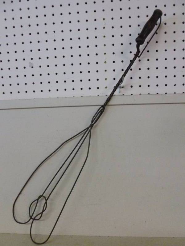 lot 291 image: Rug Beater