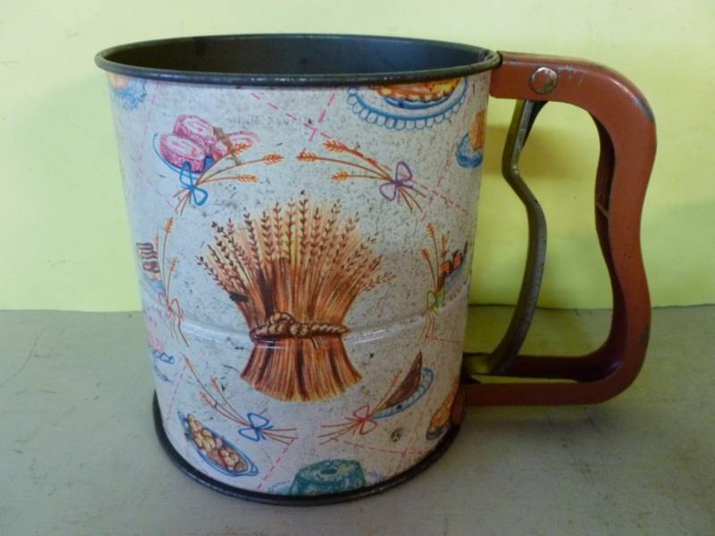lot 310 image: Vintage Kitchen