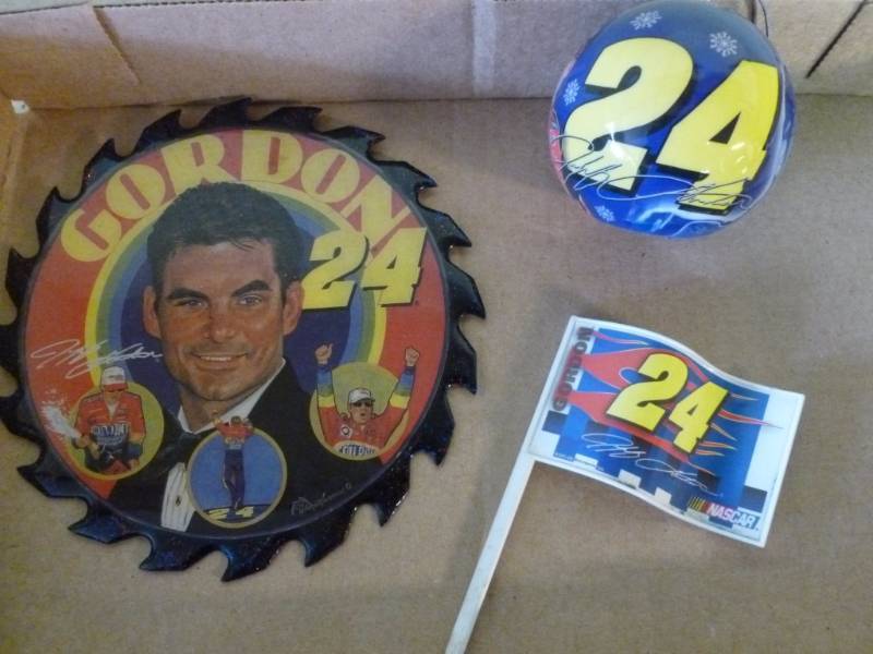 lot 325 image: Jeff Gordon Collectibles