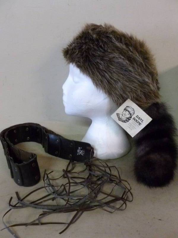 lot 329 image: Coonskin Hat